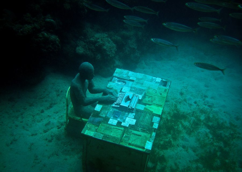 Illustration for article titled The Astonishing Treasures of Underwater Art Galleries